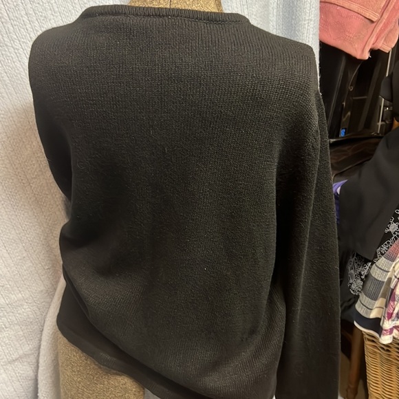 Beautiful ladies holiday sweater worn only once new condition - Picture 2 of 3